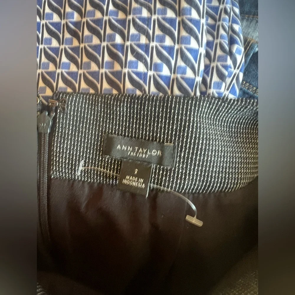 Ann Taylor - Factory - Pencil Skirt - Picture 2 of 3